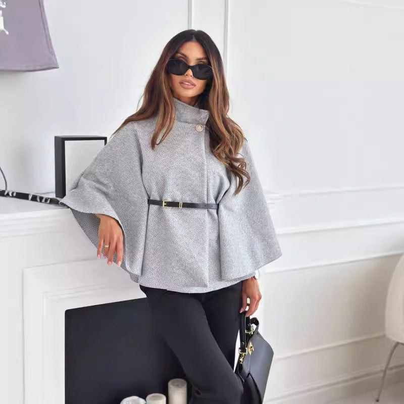 Cape élégante à manches chauve-souris avec ceinture – Mode tendance pour femmes en laine chic